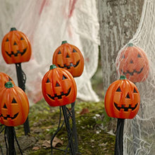 Load image into Gallery viewer, EAMBRITE 4PK 20LT Halloween Pumpkin Pathway Lights End-connectable Pumpkin Stake Lights Waterproof for Halloween Decorations Outdoor Yard Walkway Garden Party Lawn Sidewalk